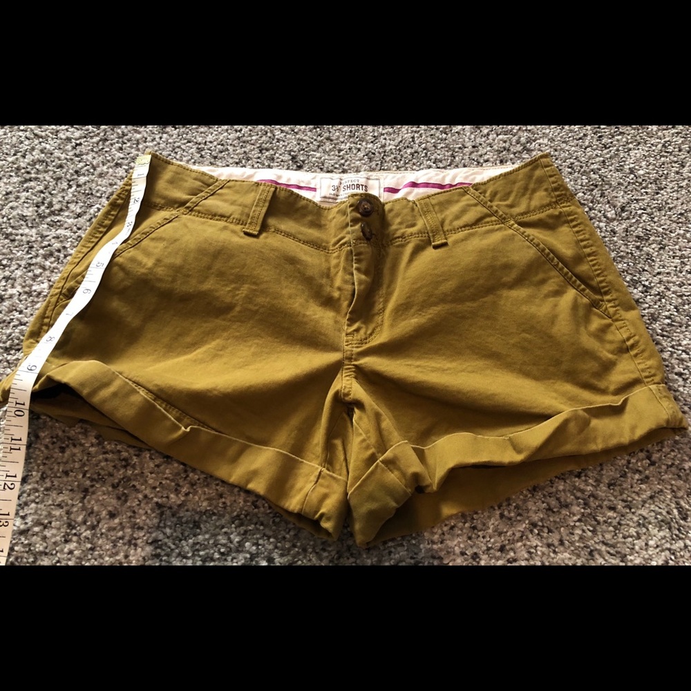 Old Navy 3 1/2” Khaki Short
